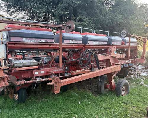 Vendo Sembradora Apache 6120.