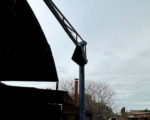 Vdo. Pluma de 7,5 MT. Radio de Giro de 6 y Aparejo de 3 TN.
