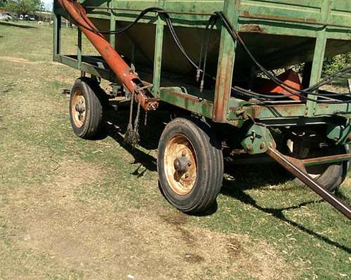 Tolva Semillera 6 TON con Chimango