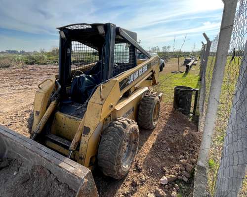 Minicargadora John Deere 8875