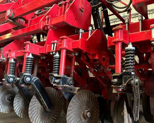 Sembradora Crucianeli Gringa 30 Surcos a 42 cm Mecanica