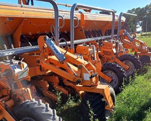 Sembradora Agrometal TX Mega 2012 - 24 a 35 Neumatica