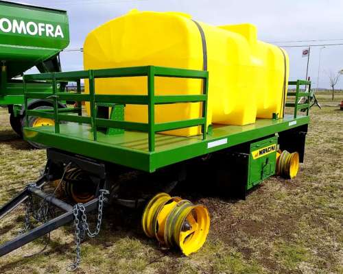 Acoplado Tanque Plástico 4500lts Mancini