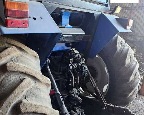 New Holland TS 120 con 3 Puntos 2003