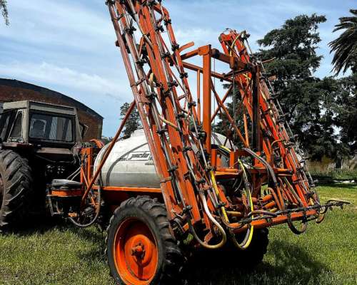 Pulverizadora Jacto AD18 2000 Litros