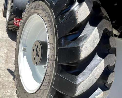 Retroexcavadora HMK 102b 4X4 2025