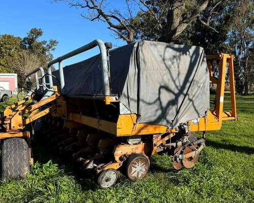 Sembradora Agrometal TX Mega Neumático de 13 a 52 cm