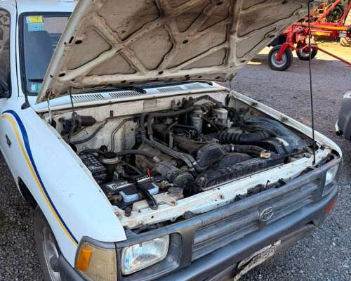 Toyota Hilux 2.4 4X2 Cabina Simple año 1997
