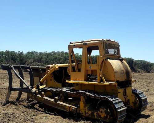 Topadora Caterpillar D7g. Serie Alta. en Marcha.