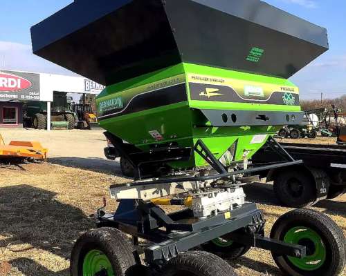 Fertilizadora Balancín Bernardin Capacidad de 2500 Litros