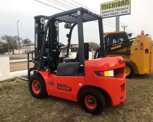 Autoelevador 0km Michigan 2.5 TN Torre Triple. Disponible