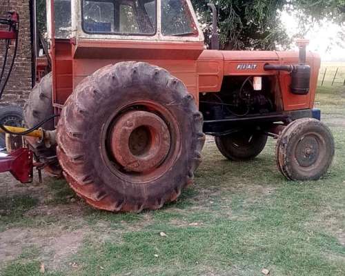 Tractor Fiat 700 e con Levante Hidráulico