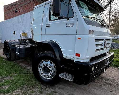 Tractor Volkswagen 17-220 a Bomba