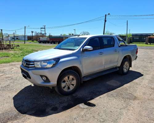 Vendo Toyota Hilux 4X4 año 2017.