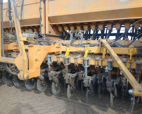 Sembradora Fabimag FG 01 - 37 Líneas con Kit ALFALFERO-2010