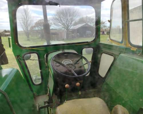 John Deere 2330 de 58 CV con Cortadora de Pasto