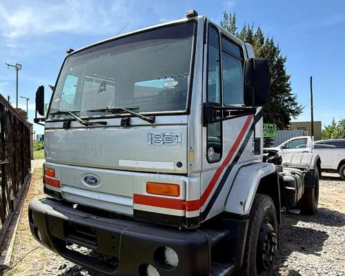 Camion Ford Tractor 1831 año 2006