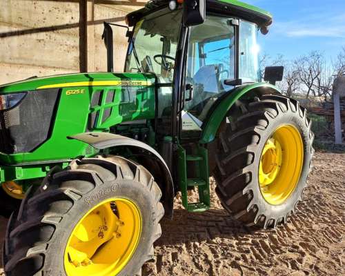 Tractor John Deere 6125e año 2022 Excelente