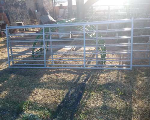 Tranqueras en Caño y Hierro, para Linea y Corrales