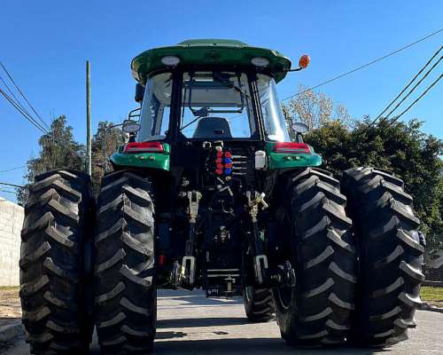 Tractor 220 HP - 4X4 - Rodado Dual - Bomba Pistón
