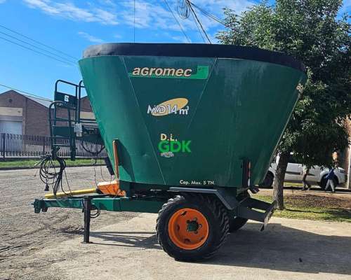 Mixer Vertical MDV 14m3. Agromec - Disponible - 6 Valores