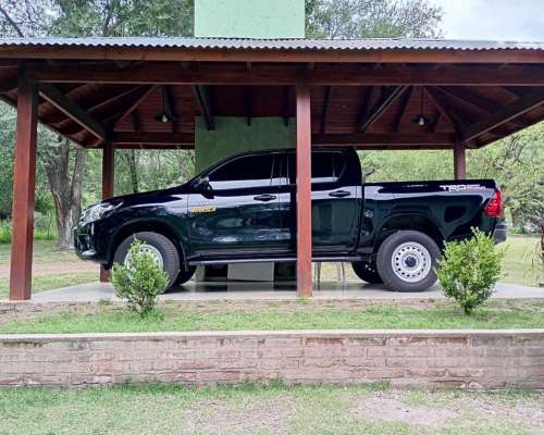 Toyota Hilux DX AT 4X2 Impecable Como 0km 9.000km año 2025