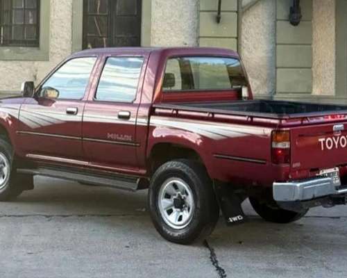 Toyota Hilux SR5 4X4