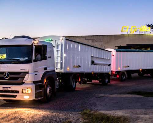 Semirremolque Tolva con Tubo de Descarga 26m3