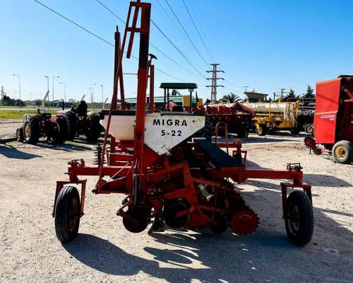 Sembradora Migra S-22 de 9 Surcos a 52 CM.