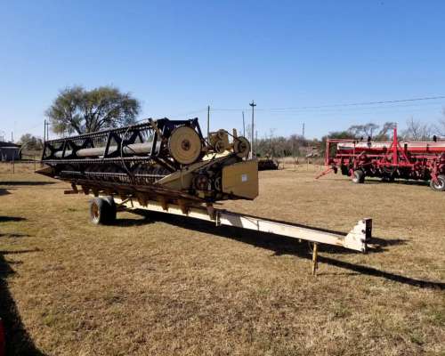 Ref. 31 - Cosechadora New Holland TC57 + Cabezal Trigo/soja
