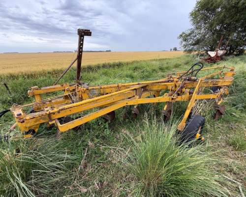 Arado Rejas Agrometal 6 Rejas con Cuchillas Usado