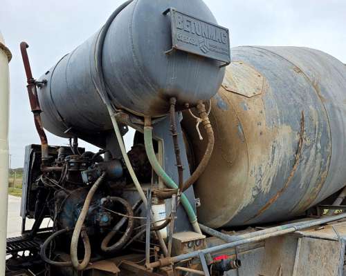 Camion Mercedes Benz 1517 L1517 con Mixer Motohormigonero