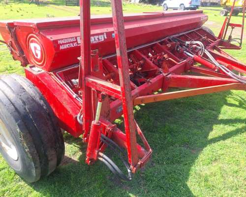 Sembradora Giorgi 28 Surcos a 15cm