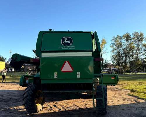 John Deere 1550. Horas Motor 8000.