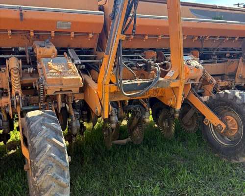 Sembradora Agrometal 33 a 21 cm Todo Chorrilo con Monitor