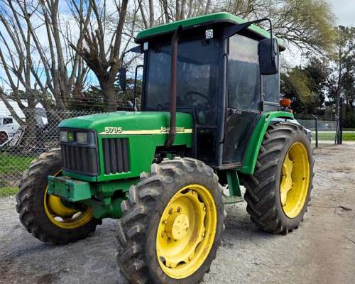 John Deere 5705 año 2010