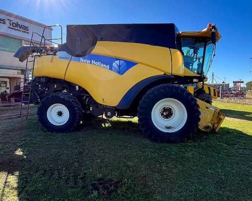 Cosechadora New Holland CR 9080 año 2010 Macdon 40 Pies.