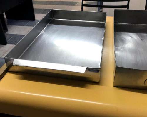 Bandejas Acero Inox. y Pvc. para Usos Varios
