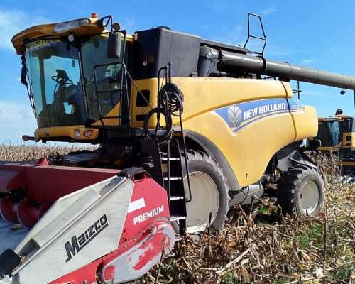 New Holland 5.85 Cemeentada. M6300hs. R 4100 Hs de Productor