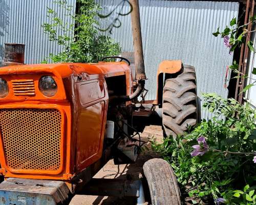 Tractor Fiat 800 Funcionando