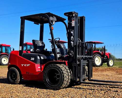 Autoelevador TCF 3.000kg Dual Torre Triple 4,5mts