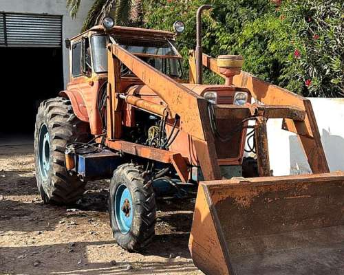 Fiat 700e con Pala Frontal