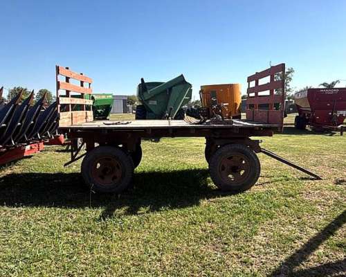 Acoplado Plato de Madera 4 X 2,10 Mts LLANTAS22,5