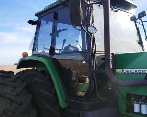 Tractor John Deere 7505 año 2004.