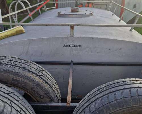 Acoplado Tanque 2000l con Bomba de Gasoil y Cubiertas