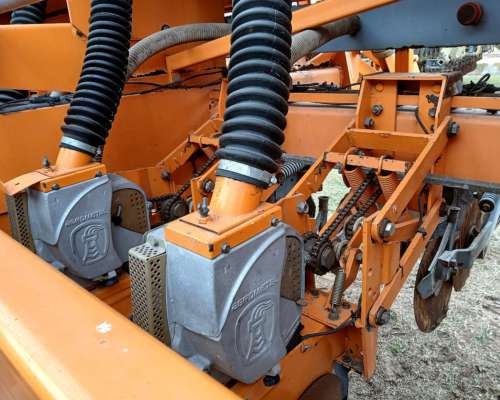 Sembradora Agrometal TX Mega 16 a 52cm Neumatica
