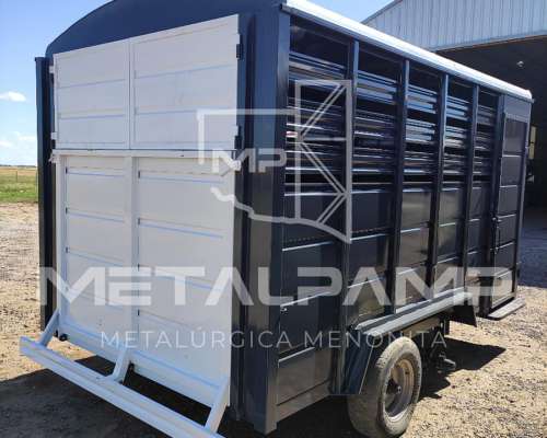 Carro Cerrado para Caballos con Cigueña.