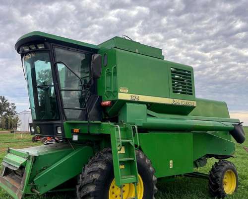 Cosechadora John Deere 1175 con Plataforma 23 Pies y Maicero