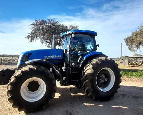New Holland T7 215 con Piloto