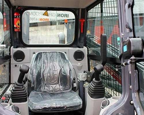 Minicargador Iron Cabina Full con Aire y Calefacción